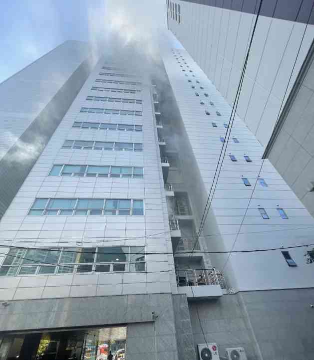 부산 부산진구 20층 빌딩서 발생한 화재, 약 2시간 만에 완전히 진화