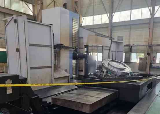부산에서 대형 쇳덩이 추락해 30대 작업자 중상 입어
